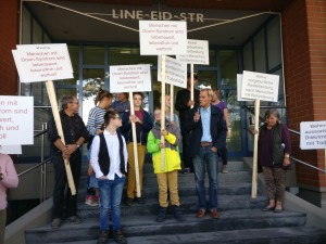 Protestaktion von CDL und ALfA vor dem Konstanzer Firmensitz von LifeCodexx